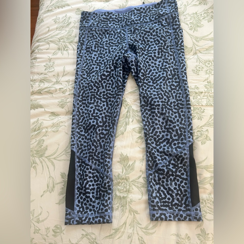Lululemon Run: Inspire Crop (II version). Size 8. Rip tag in place.